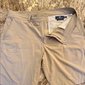 Vineyard Vines Fairway Shorts in Tan and Cream